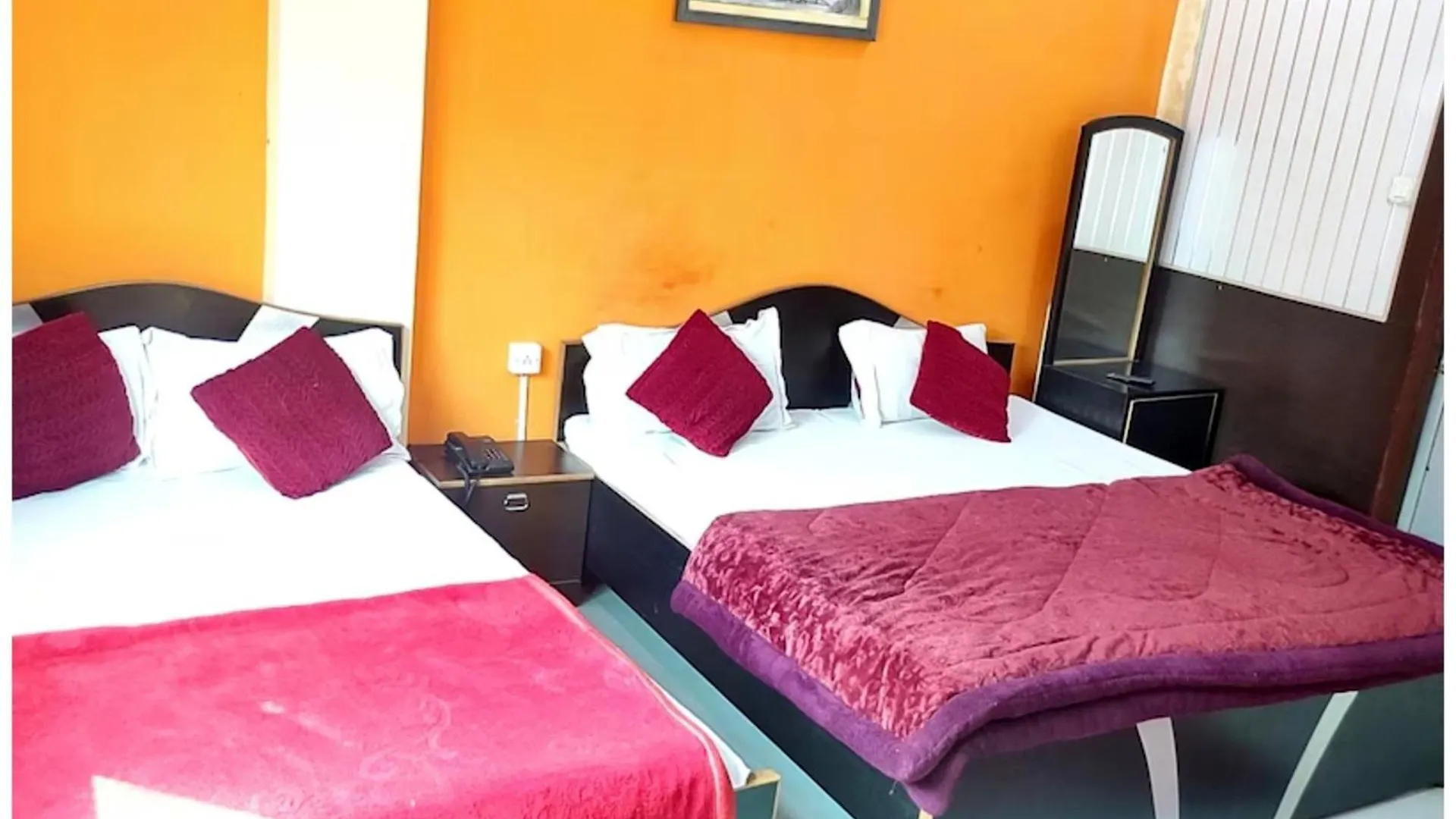 Hotel Premium Ashiyana Palace Varanasi - Shree Kashi Vishwanath Temple - Fully Air Conditioned Hotel - Best Hotel India