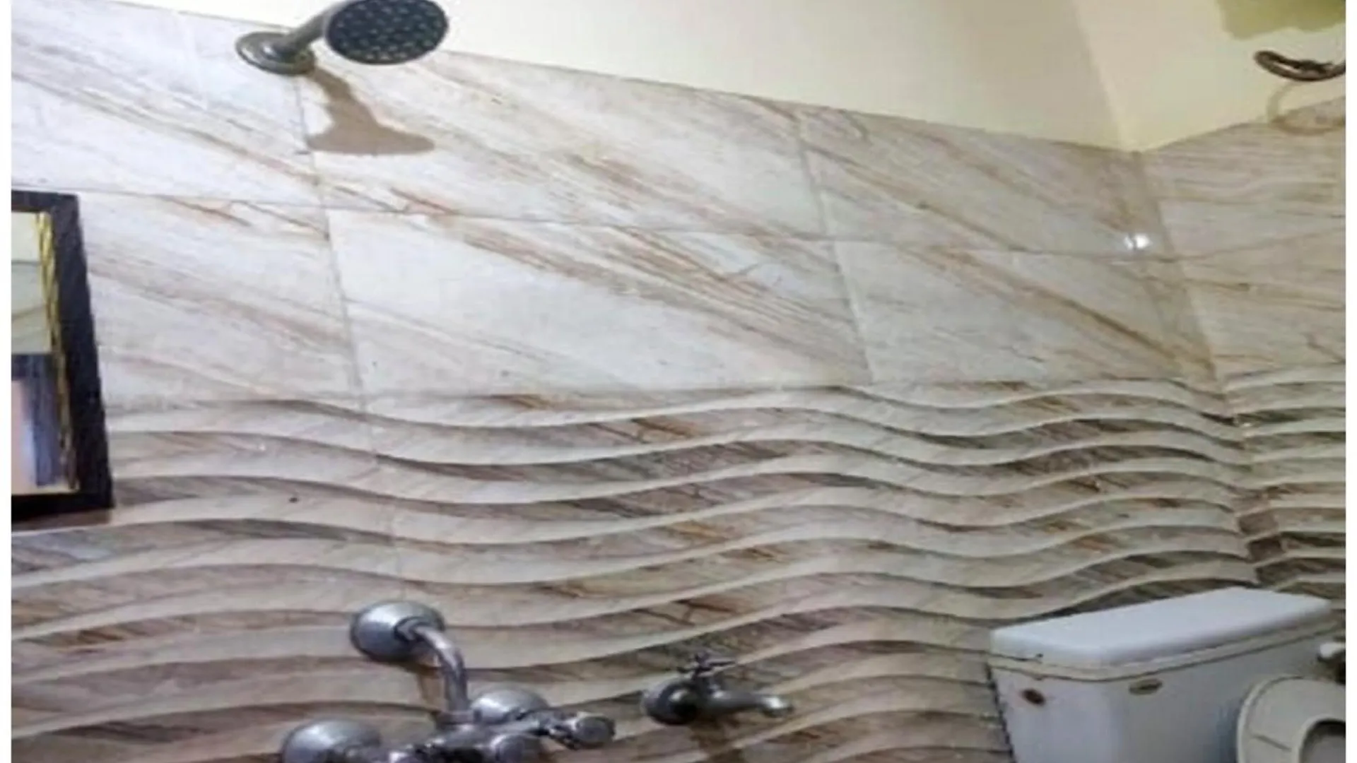 ****  Hotel Premium Ashiyana Palace Varanasi - Shree Kashi Vishwanath Temple - Fully Air Conditioned Hotel - Best Hotel Indien