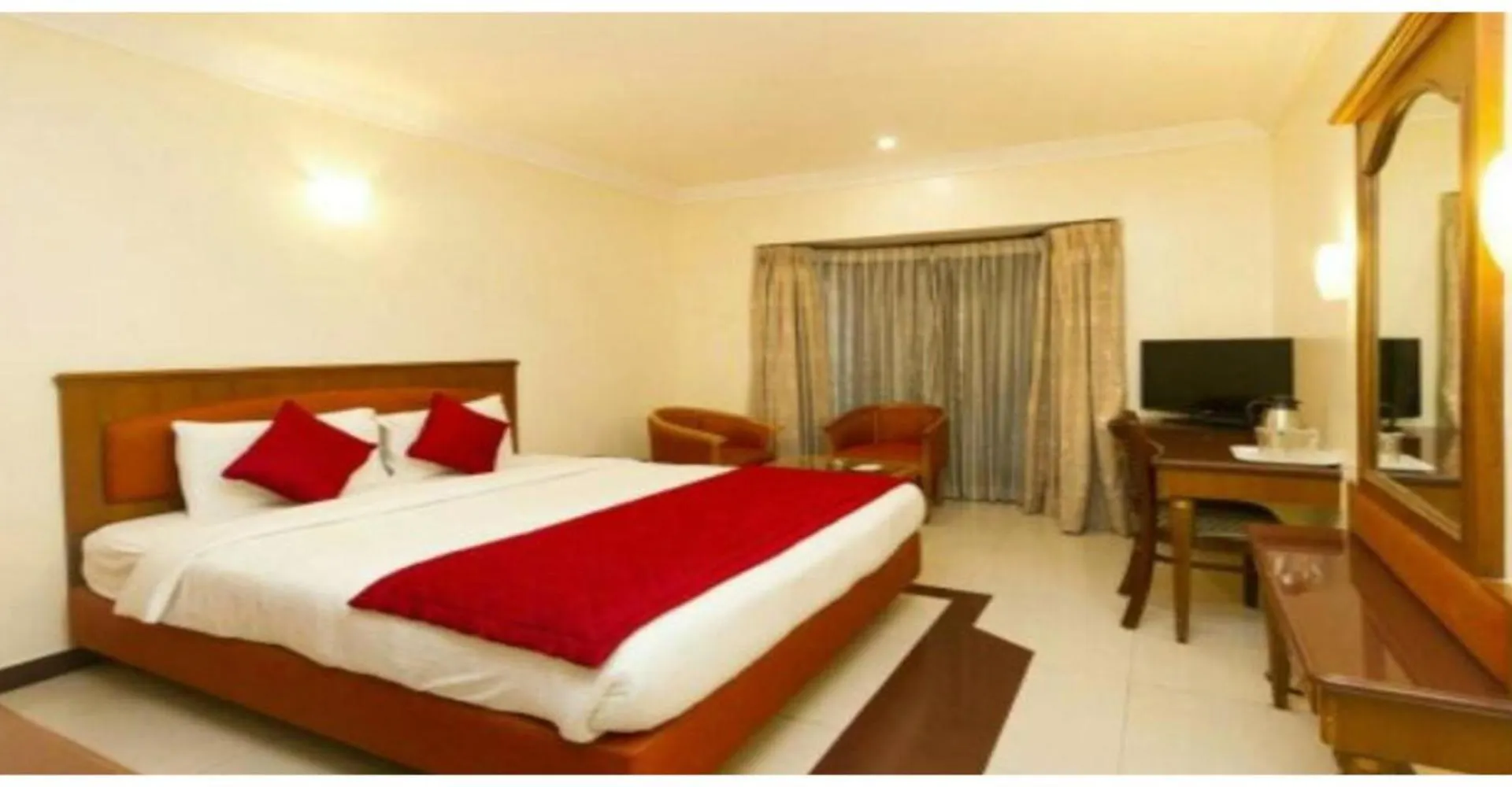 Hotel Premium Ashiyana Palace Varanasi - Shree Kashi Vishwanath Temple - Fully Air Conditioned Hotel - Best Hotel