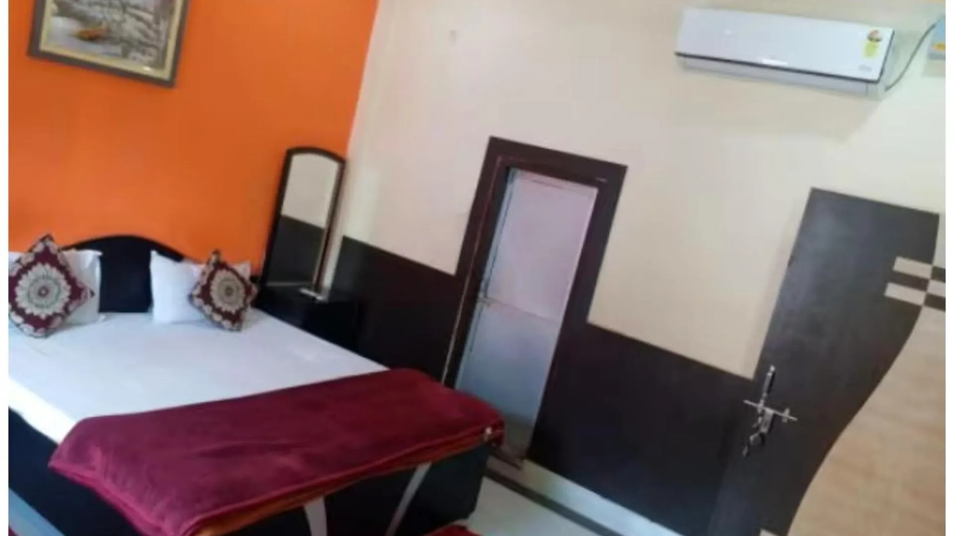 Hotel Premium Ashiyana Palace Varanasi - Shree Kashi Vishwanath Temple - Fully Air Conditioned Hotel - Best Hotel