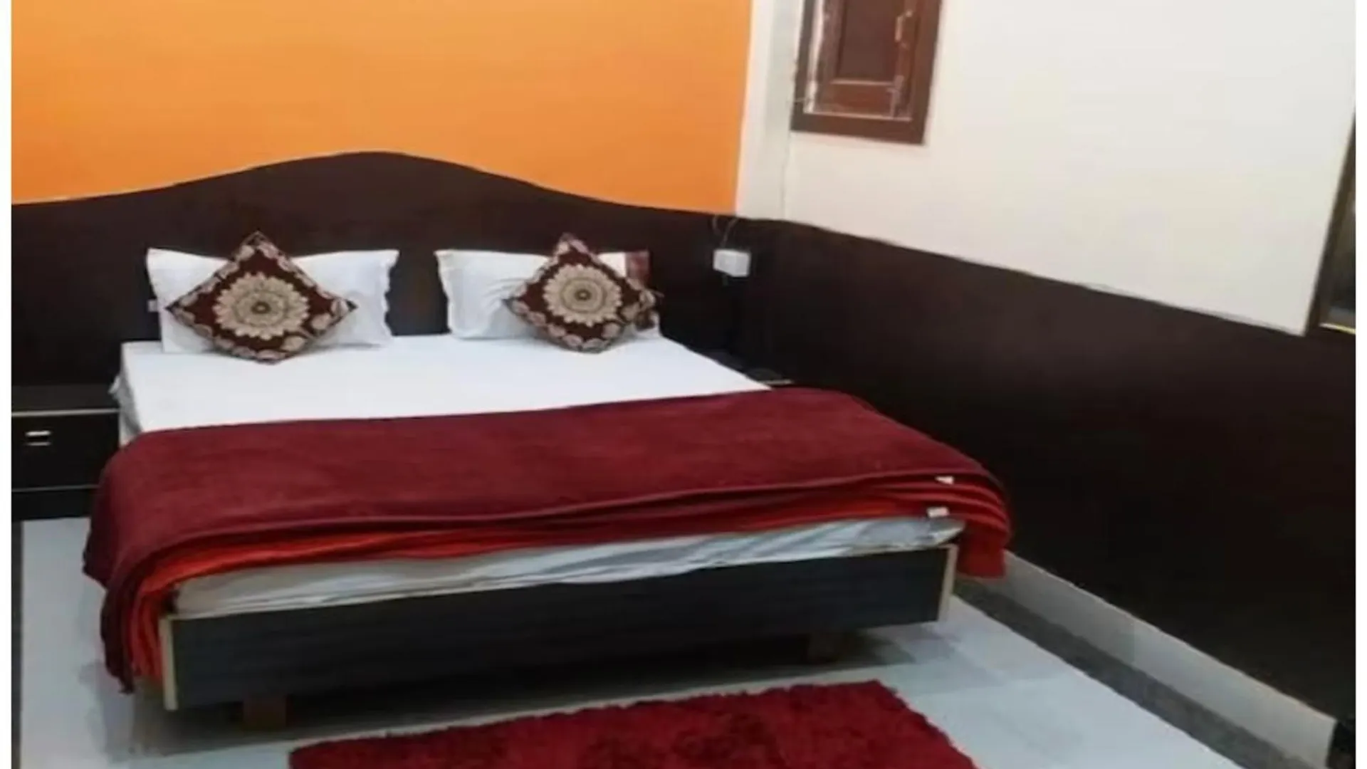 Hotel Premium Ashiyana Palace Varanasi - Shree Kashi Vishwanath Temple - Fully Air Conditioned Hotel - Best Hotel